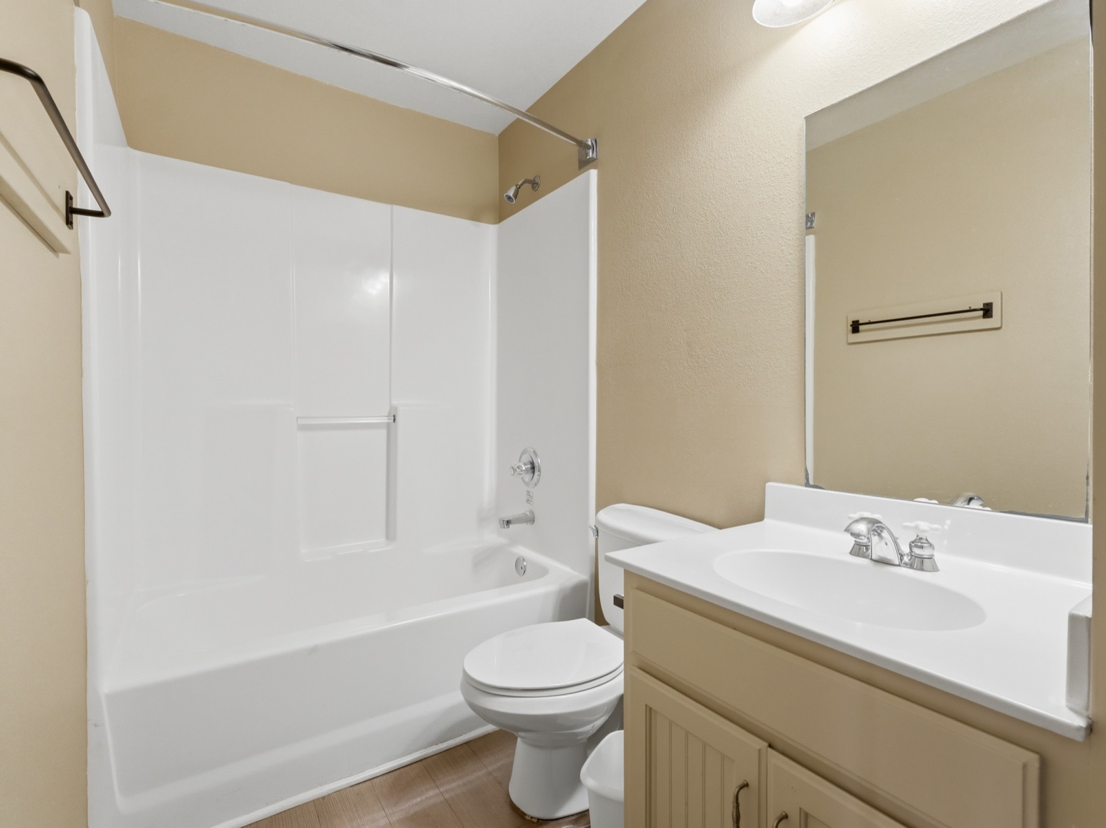 Cabin Retreat bathroom