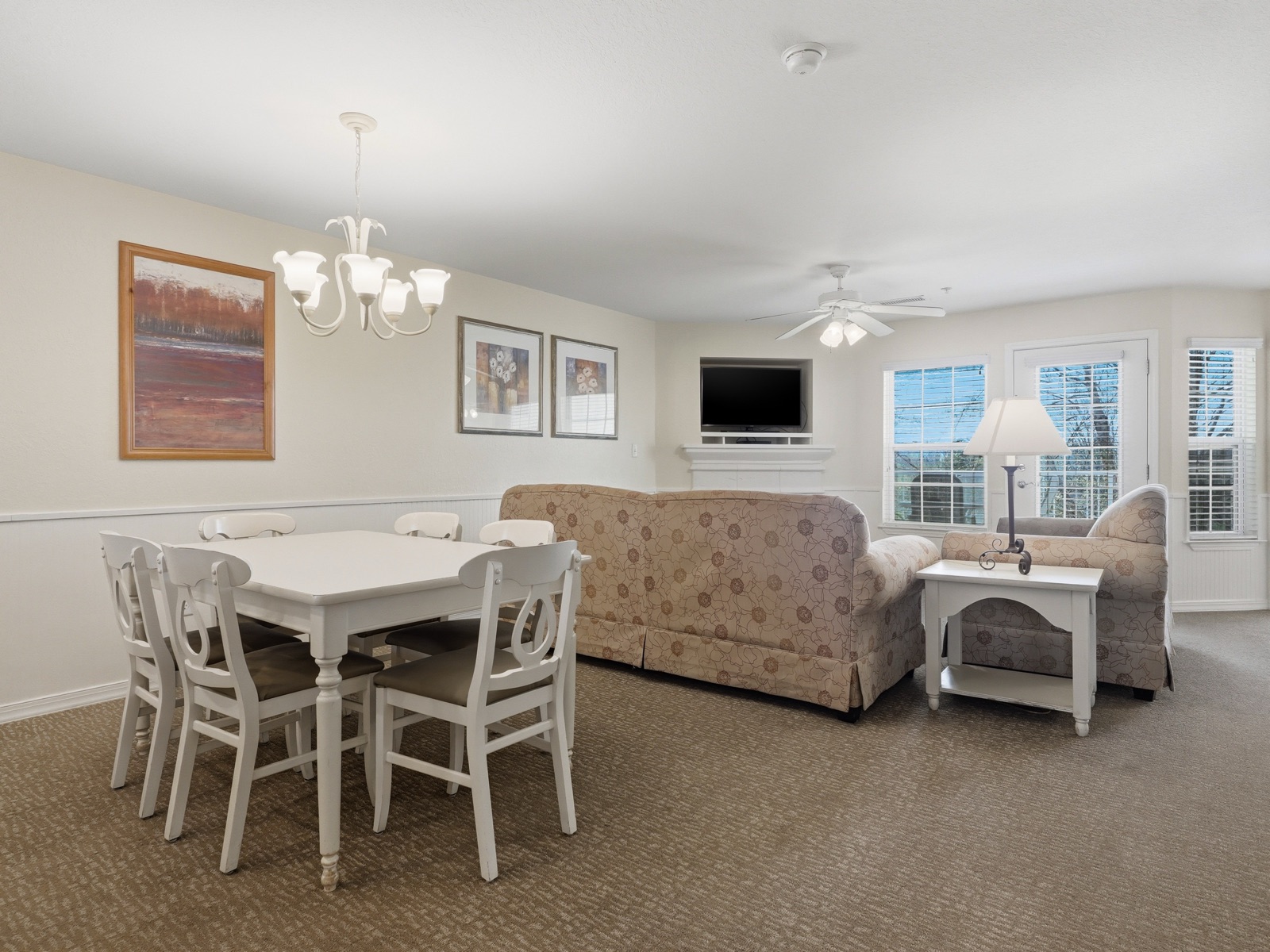 Presidential 2-Bedroom dining and living room